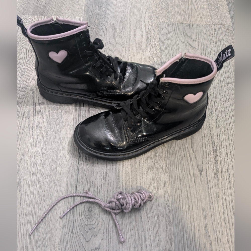 Rare Dr. Martens 1460 Heart Cutout Holographic Patent Boots Pink US 5